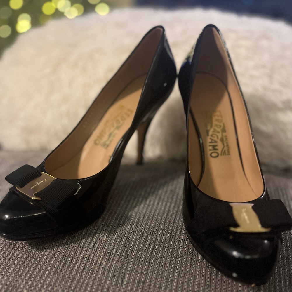Salvatore Ferragamo Bow Kitten Pumps